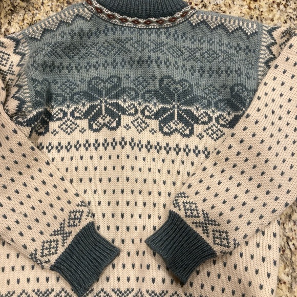 Beautiful Dale of Norway Wool Sweater Metal Clasp Size 40 Medium - Picture 5 of 5
